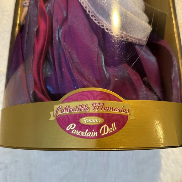 Porcelain Doll Collectable Memories Queen Zenia - Picture 4 of 7